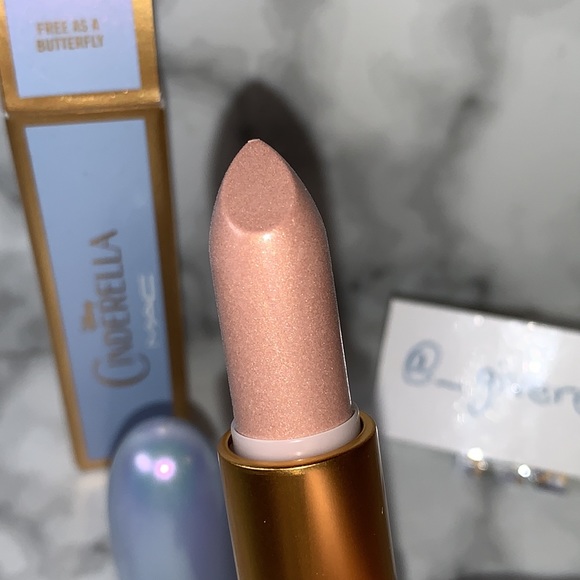 NIB FREE AS A BUTTERFLY CINDERELLA X MAC Lustre Lipstick MAC - Picture 5 of 14
